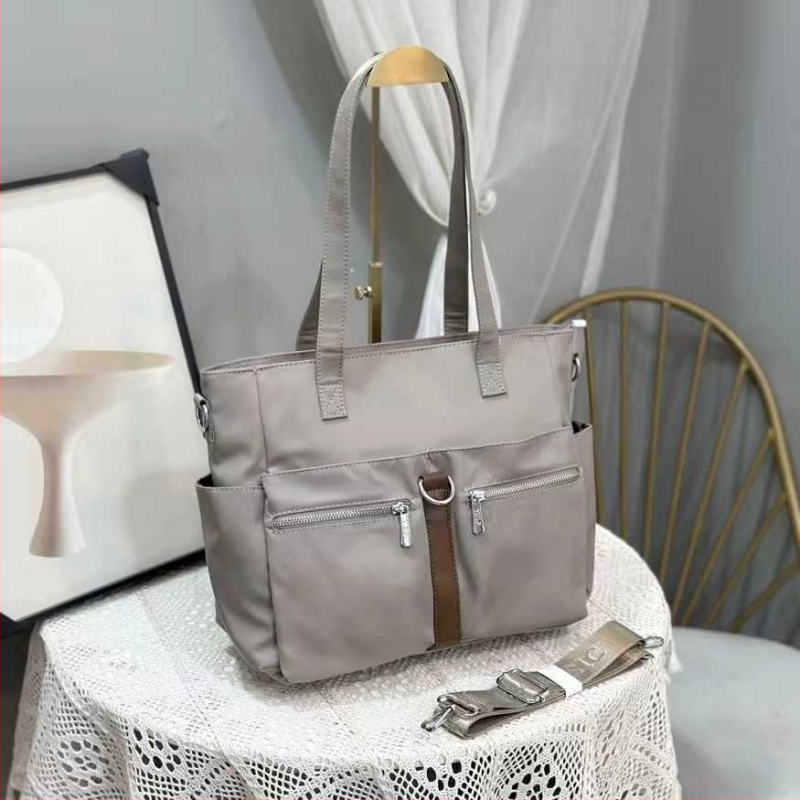 Γυναικεία τσάντα crossbody από Oxford ύφασμα, οριζόντια τετράγωνη μορφή, κλείσιμο με φερμουάρ, διπλό λουρί ώμου, εσωτερικές θήκες: φερμουάρ, θήκη για κινητό και ταυτότητα