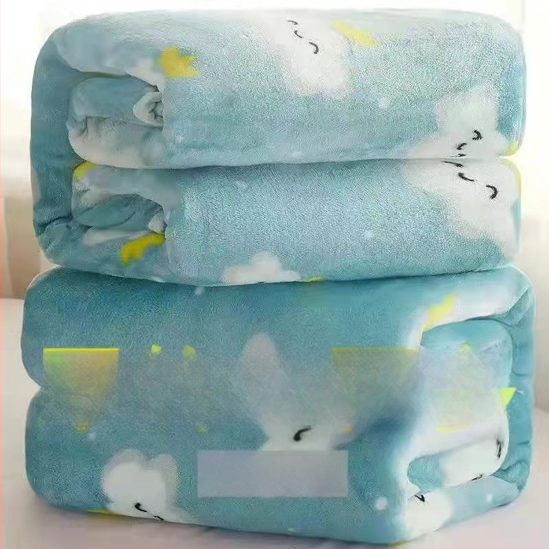 Pătură din fleece coral, fibră de poliamidă, potrivită pentru toate sezoanele, ușoară, sub 300 g.