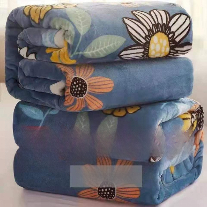 Pătură din fleece coral, fibră de poliamidă, potrivită pentru toate sezoanele, ușoară, sub 300 g.