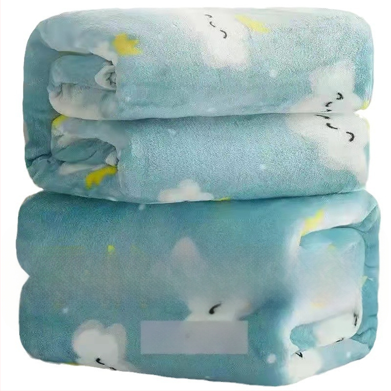 Pătură din fleece coral, fibră de poliamidă, potrivită pentru toate sezoanele, ușoară, sub 300 g.