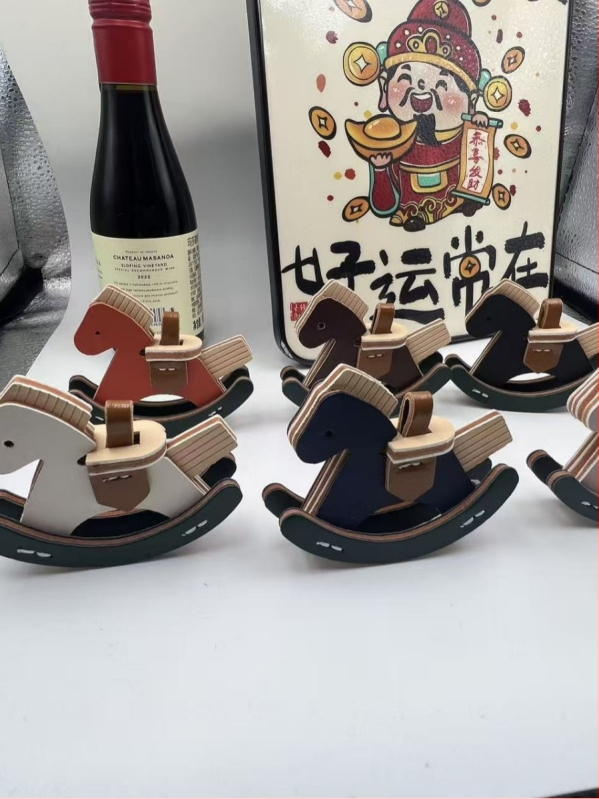 Декорация за чанта – мини PU кожено конче-люлеещ се, декоративен висящ аксесоар, супер лека, Trojan модел, пролет 2025