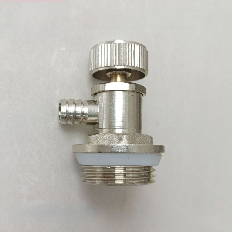 Radiátorová odvzduňovacia a vodovacia klapka so závitom — meď, niklovo leštený povrch, prevádzková teplota 0–100°C, pre vodu