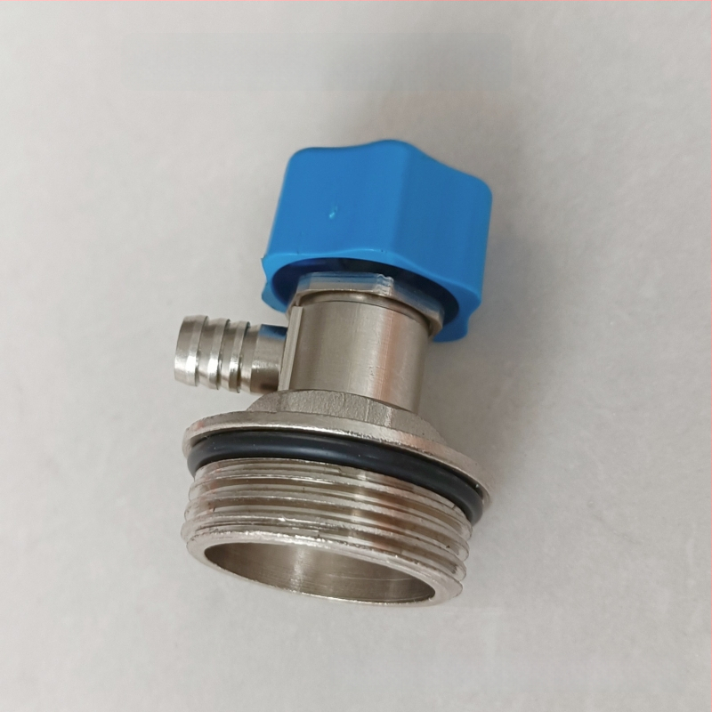 Radiátorová odvzduňovacia a vodovacia klapka so závitom — meď, niklovo leštený povrch, prevádzková teplota 0–100°C, pre vodu