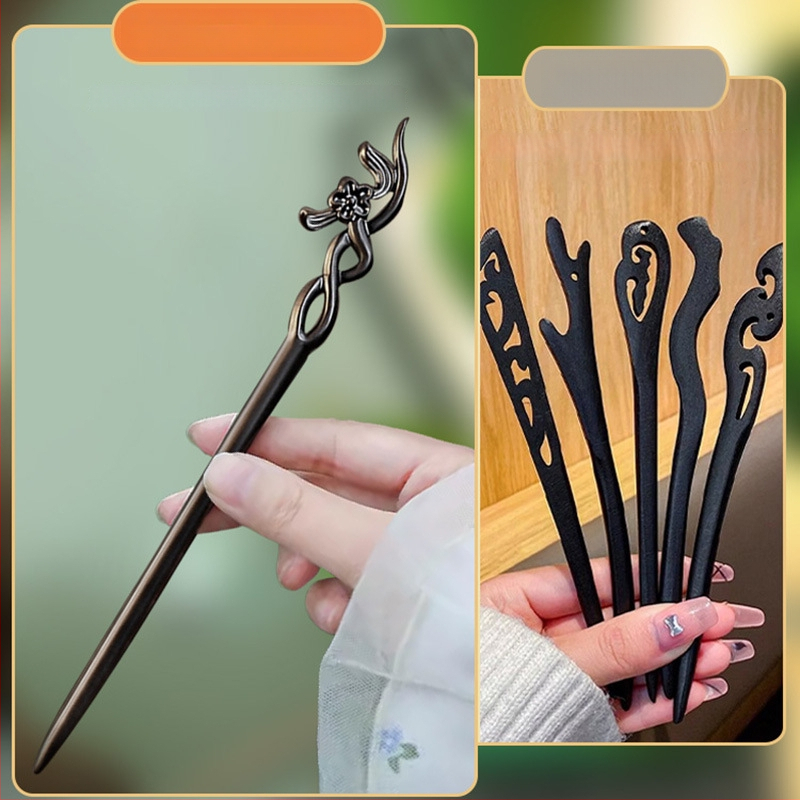 Clema de păr din lemn gravată cu floare de prune, în stil chinezesc (Material: Lemn; Stil: Chinezesc; Procesare: Gravare; Formă: Flori)