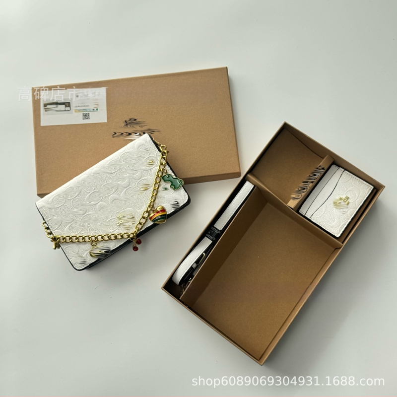 Γυναικεία τσάντα crossbody - οριζόντιο τετράγωνο σχήμα, PU υλικό, κλείσιμο με κλιπ, εσωτερικό με θήκη φερμουάρ, μια ιμάντας ώμου