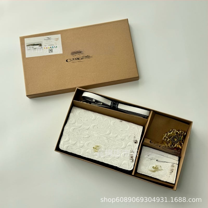 Γυναικεία τσάντα crossbody - οριζόντιο τετράγωνο σχήμα, PU υλικό, κλείσιμο με κλιπ, εσωτερικό με θήκη φερμουάρ, μια ιμάντας ώμου