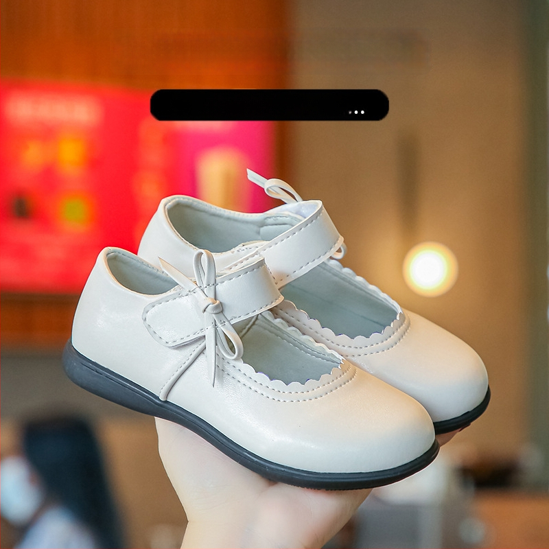 Abela Dievčenské topánky – vrchný materiál syntetická koža, zapínanie na suchý zips, podrážka z gumy, priedušné, protišmykové