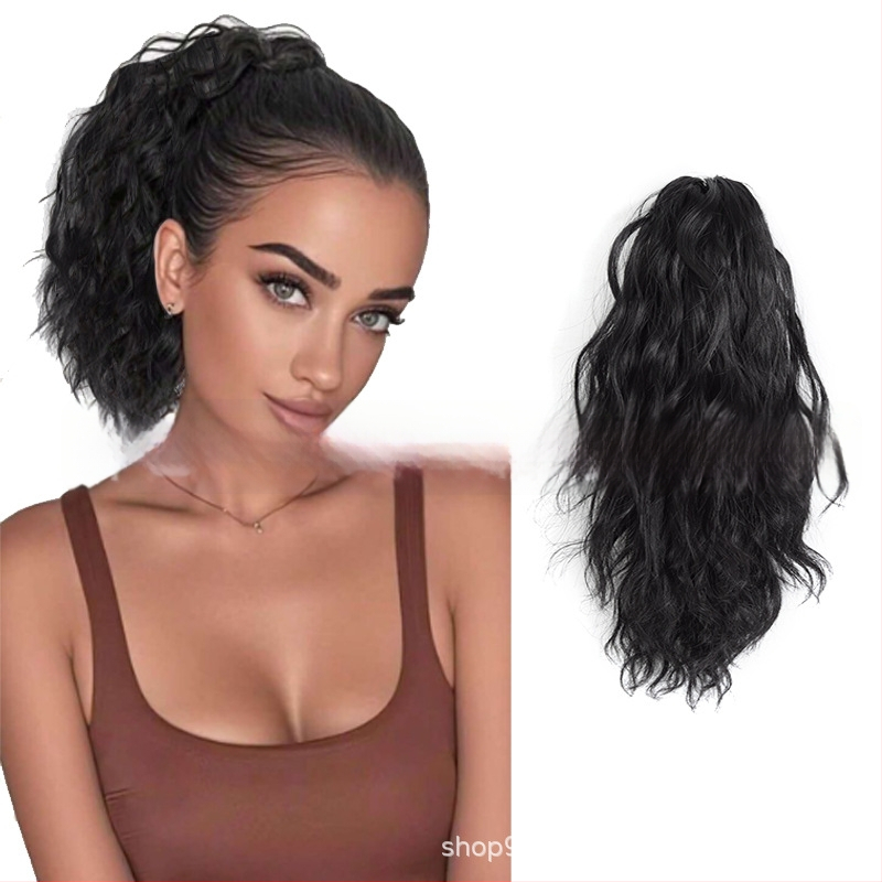 Extensie de coadă de cal cu clip mare, coadă buclată, fibre sintetice rezistente la căldură; poate fi vopsită și periată.