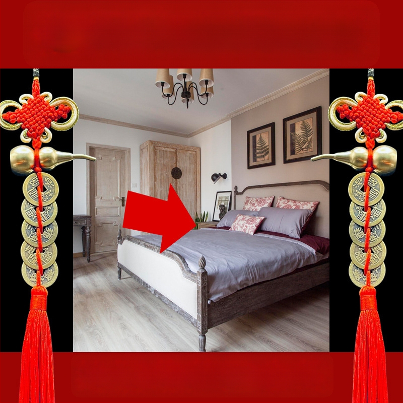 Ornament de pat din alamă, în stil chinezesc, cu motiv dovleac și pandantiv cu monedele celor Cinci Împărați