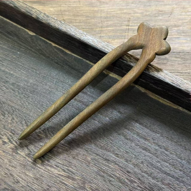 Agrafă de păr din lemn, formă geometrică — design original (Material: lemn; Stil: design original; Formă: geometrică; Categoria: accesorii pentru cap; Vara 2021)