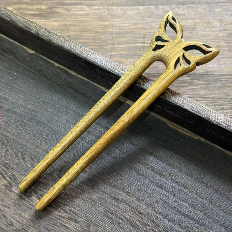 Agrafă de păr din lemn, formă geometrică — design original (Material: lemn; Stil: design original; Formă: geometrică; Categoria: accesorii pentru cap; Vara 2021)