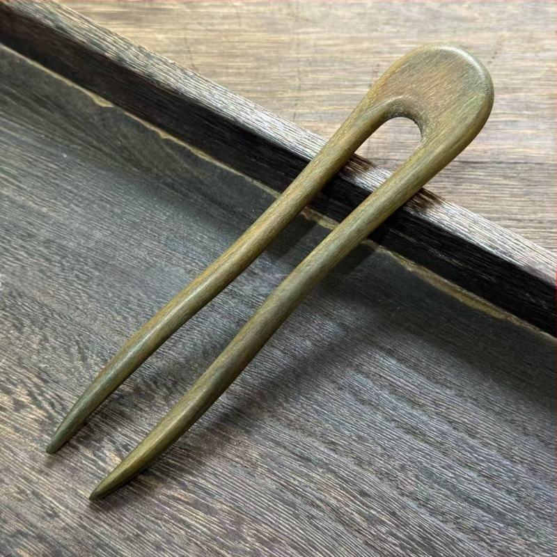 Agrafă de păr din lemn, formă geometrică — design original (Material: lemn; Stil: design original; Formă: geometrică; Categoria: accesorii pentru cap; Vara 2021)