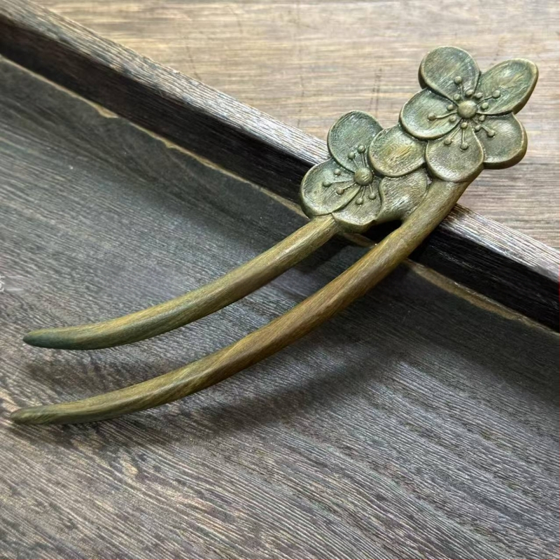 Agrafă de păr din lemn, formă geometrică — design original (Material: lemn; Stil: design original; Formă: geometrică; Categoria: accesorii pentru cap; Vara 2021)