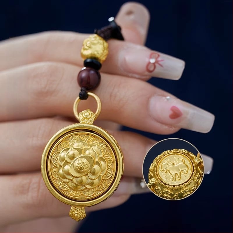 Mosadzná kľúčenka s motívom 12 znamení zverokruhu a rohu plodnosti, klasický štýl