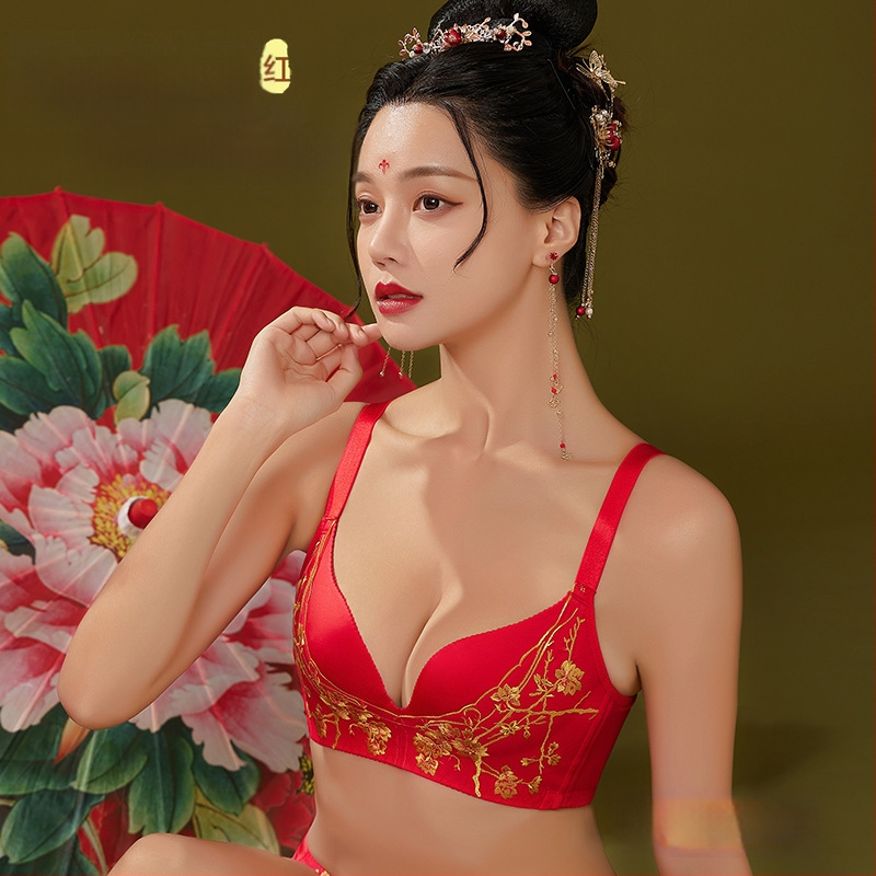 Set de sutiene cu dantelă brodată, cupă 3/4, fără arcuri metalice, cupă modelată cu partea superioară subțire și partea inferioară mai groasă, material principal nylon, căptușeală spandex, închidere la spate cu patru rânduri de cârlige