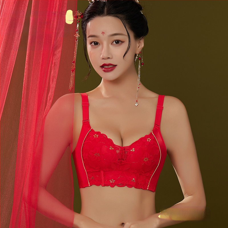 Set de sutiene cu dantelă brodată, cupă 3/4, fără arcuri metalice, cupă modelată cu partea superioară subțire și partea inferioară mai groasă, material principal nylon, căptușeală spandex, închidere la spate cu patru rânduri de cârlige