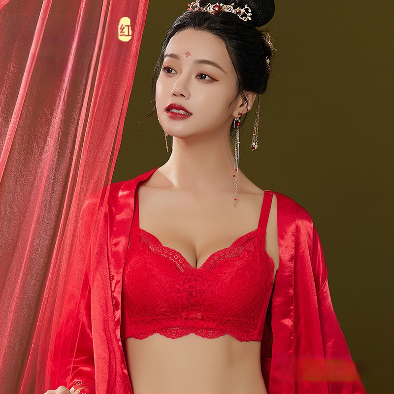 Set de sutiene cu dantelă brodată, cupă 3/4, fără arcuri metalice, cupă modelată cu partea superioară subțire și partea inferioară mai groasă, material principal nylon, căptușeală spandex, închidere la spate cu patru rânduri de cârlige