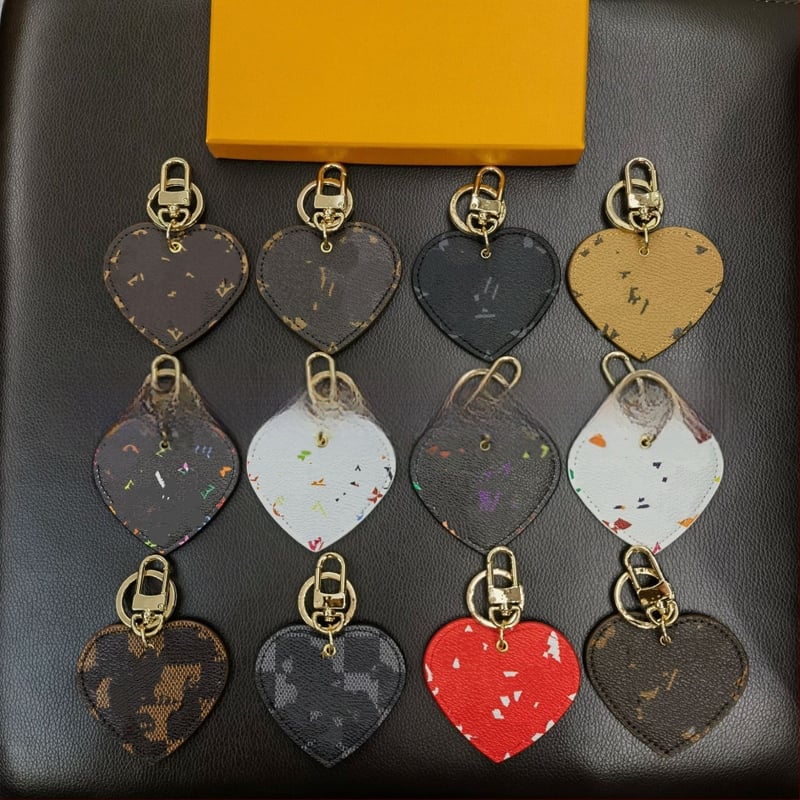 PU materiál, kľúčenka v tvare srdca, ozdoba na tašku, ľahký luxusný štýl