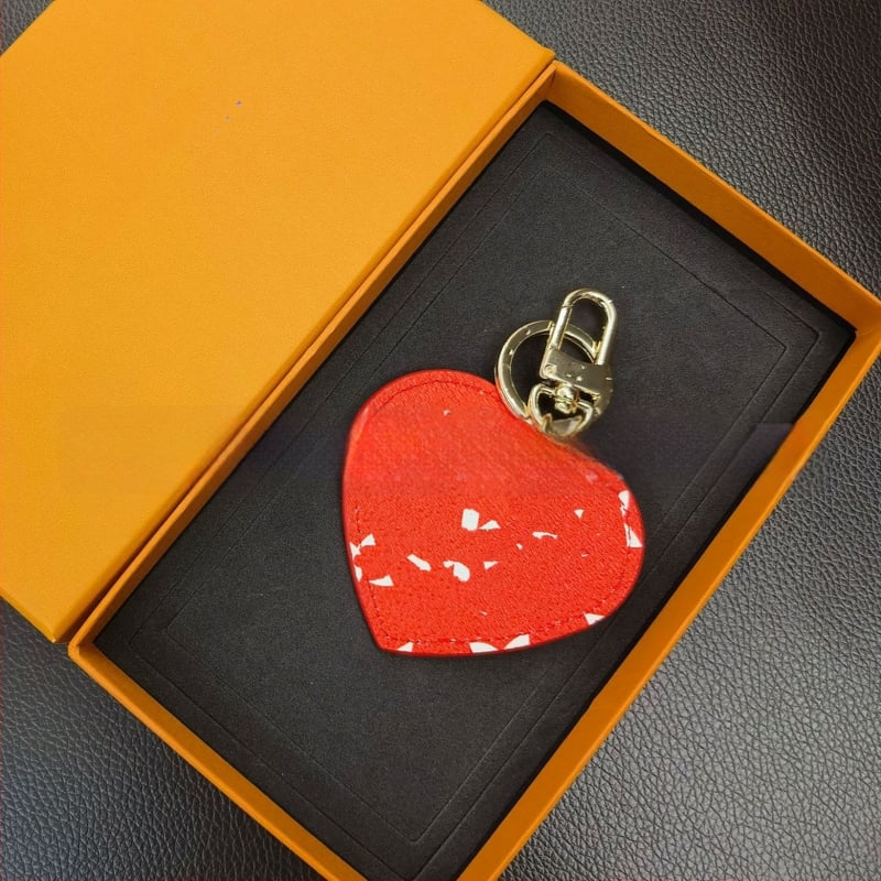 PU materiál, kľúčenka v tvare srdca, ozdoba na tašku, ľahký luxusný štýl