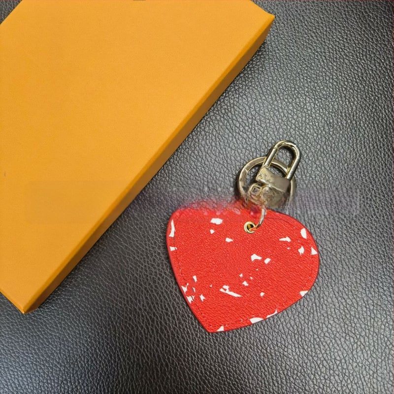 PU materiál, kľúčenka v tvare srdca, ozdoba na tašku, ľahký luxusný štýl