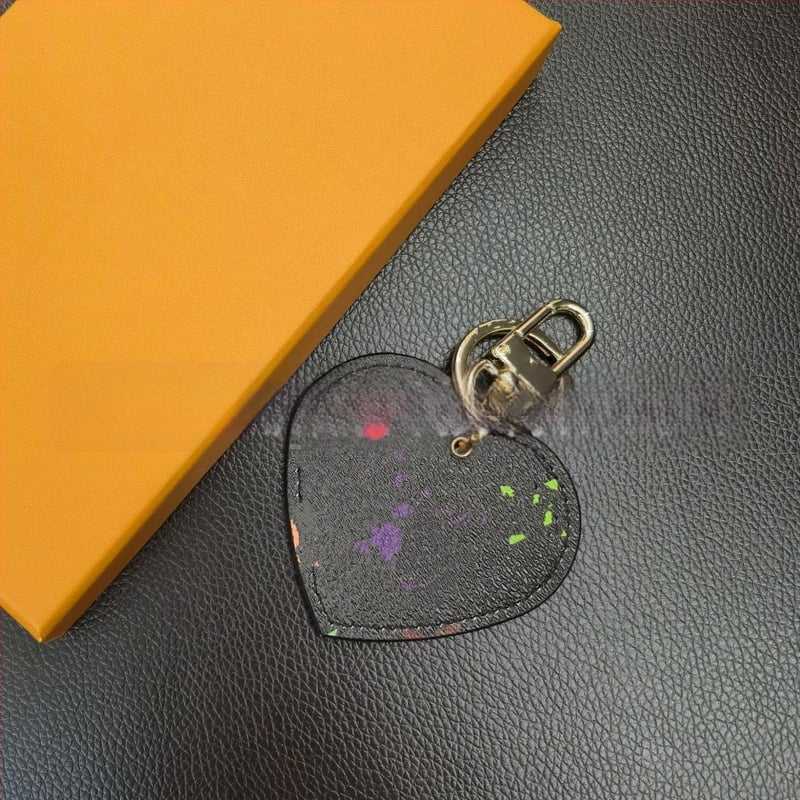 PU materiál, kľúčenka v tvare srdca, ozdoba na tašku, ľahký luxusný štýl