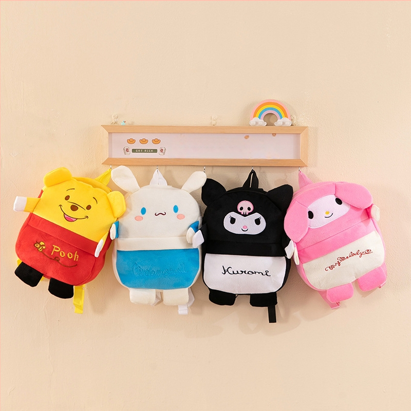 Óvodai plüss hátizsák – Spider-Man mintával, uniszex, plüss anyag, pamut bélés, ívelt vállpántok, lopás elleni és földrengés elleni védelem