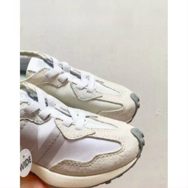 Detské bežecké topánky s elastickým pásom; semišový povrch; gumová podrážka; protišmykové; pre vek 4–16 rokov