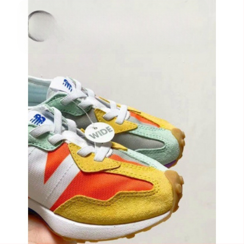 Detské bežecké topánky s elastickým pásom; semišový povrch; gumová podrážka; protišmykové; pre vek 4–16 rokov