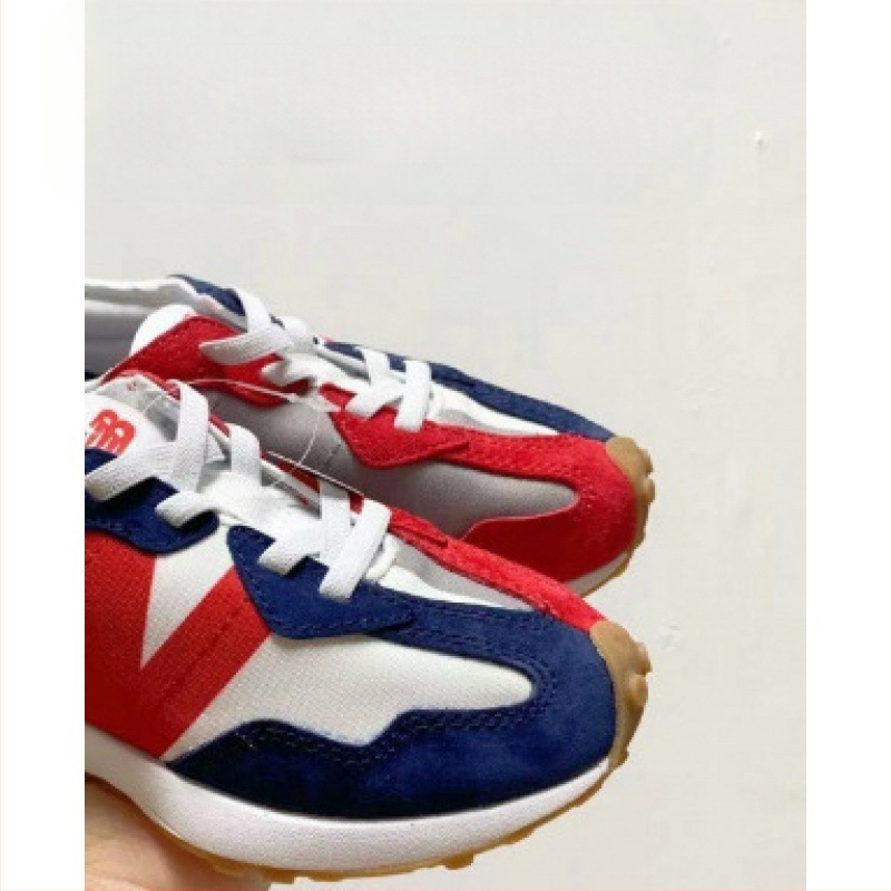 Detské bežecké topánky s elastickým pásom; semišový povrch; gumová podrážka; protišmykové; pre vek 4–16 rokov