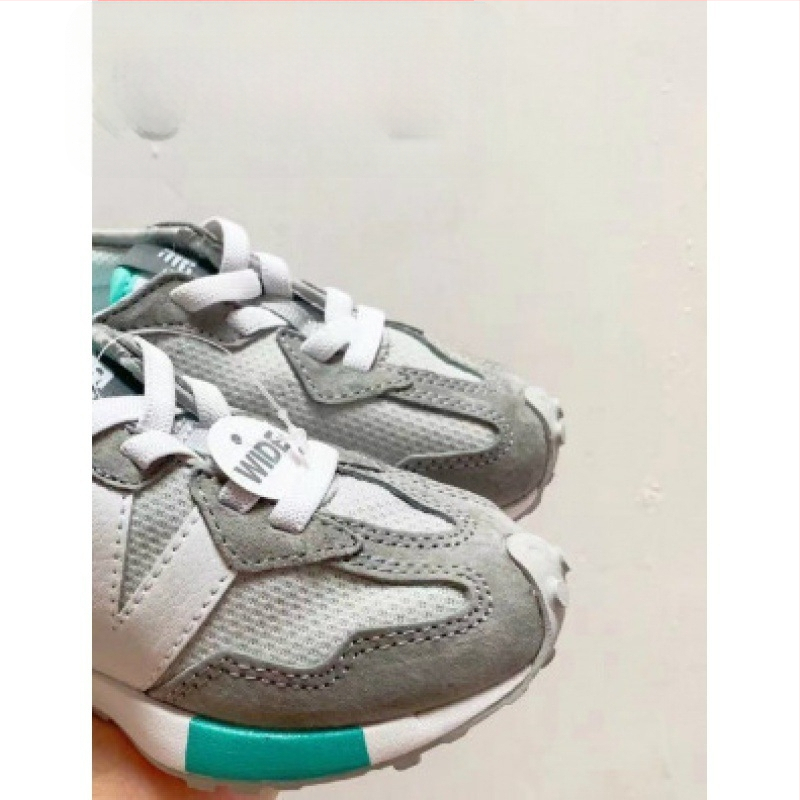 Detské bežecké topánky s elastickým pásom; semišový povrch; gumová podrážka; protišmykové; pre vek 4–16 rokov