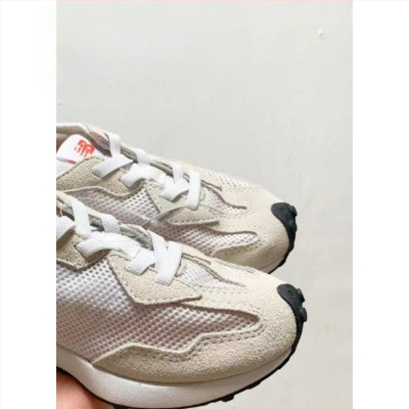 Detské bežecké topánky s elastickým pásom; semišový povrch; gumová podrážka; protišmykové; pre vek 4–16 rokov