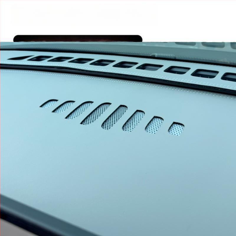 Covor pentru panoul de instrumente Xiaopeng MONA M03, piele de catifea, protecție împotriva razelor solare și izolație termică, model geometric, logo imprimat