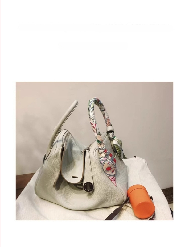 Μίνι Lindy Doctor Τσάντα από Γνήσιο Δέρμα | Διπλού στρώματος βοοειδές δέρμα, Εσωτερική επένδυση από βοοειδές δέρμα, Άνοιγμα με φερμουάρ και αγκράφα, Εσωτερικό διαμερισμά με θήκη φερμουάρ