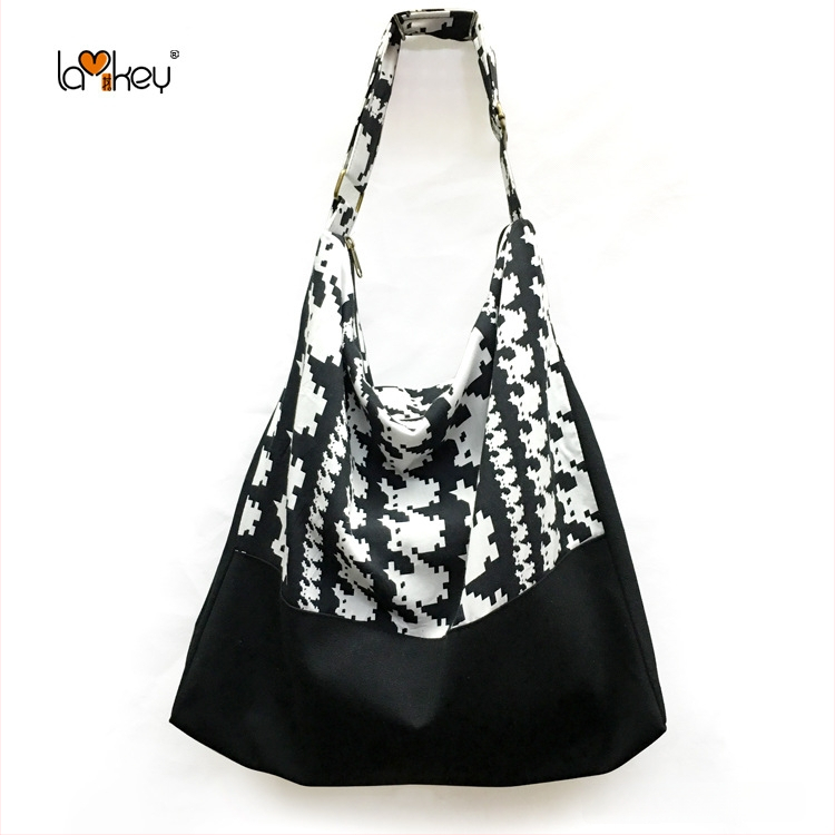 Női váll-táska etnikus stílussal, pamut anyag, csíkos minta, cipzáras nyitás, pamut bélés