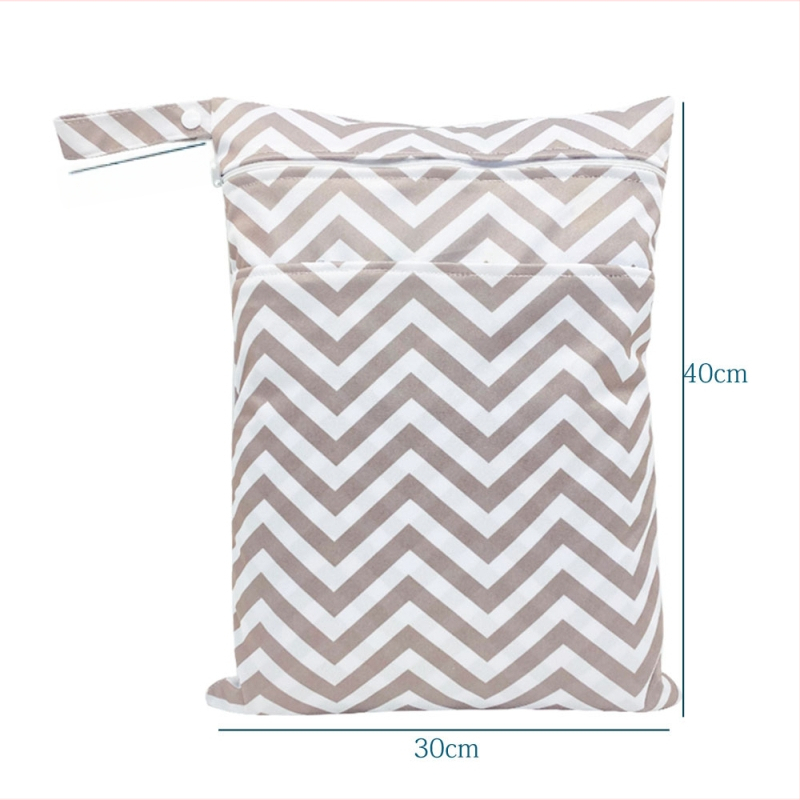 Beidi Bird pelenkatáska, vízálló, dupla cipzárral, nedves–száraz elválasztás, méret 30×40 cm, modell 5965295