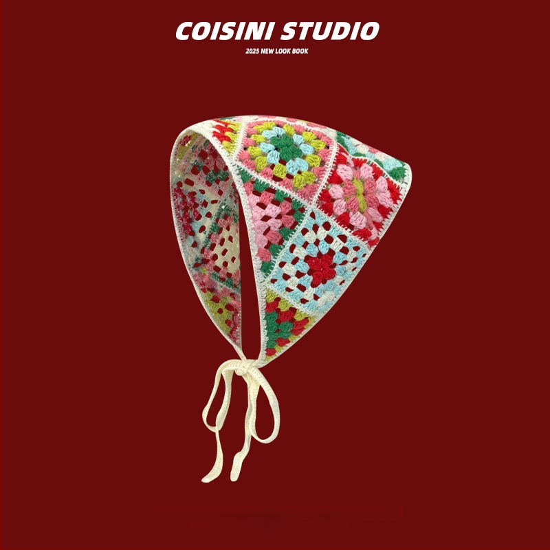 Édes fonott virágos hajgumi kockás mintával, háromszög sál-stílus, 2025 tavasza