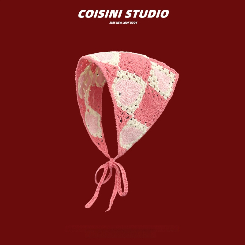 Édes fonott virágos hajgumi kockás mintával, háromszög sál-stílus, 2025 tavasza