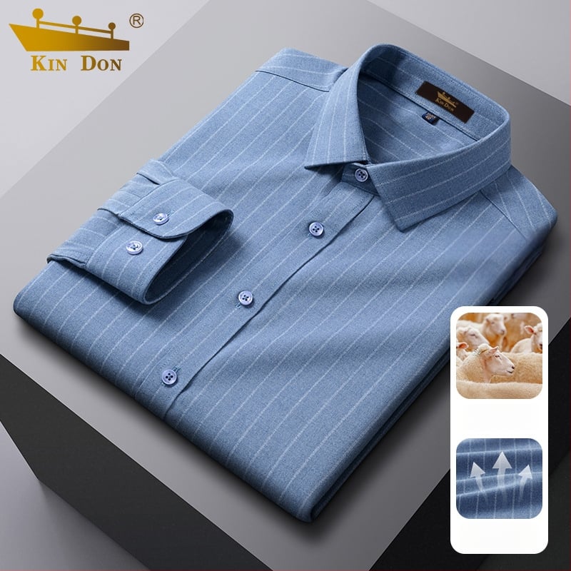 Cămașă din lână, în dungi, guler ascuțit, mâneci lungi, croială lejeră.