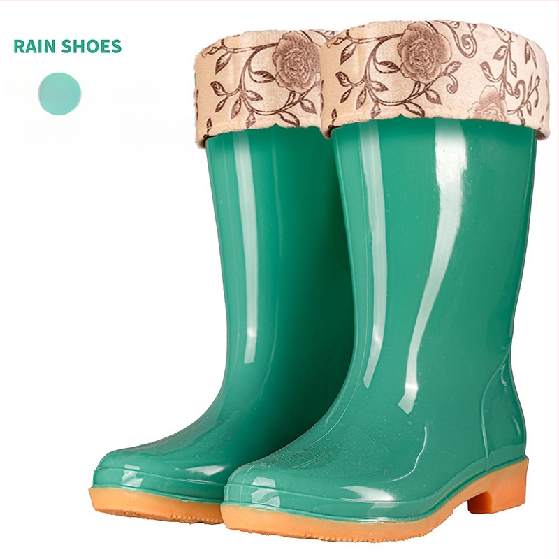 Γυναικείες γαλότσες βροχής PVC, με μεσαίο μήκος γάμπας, αδιάβροχες και αντιολισθητικές, με επένδυση από βαμβάκι.