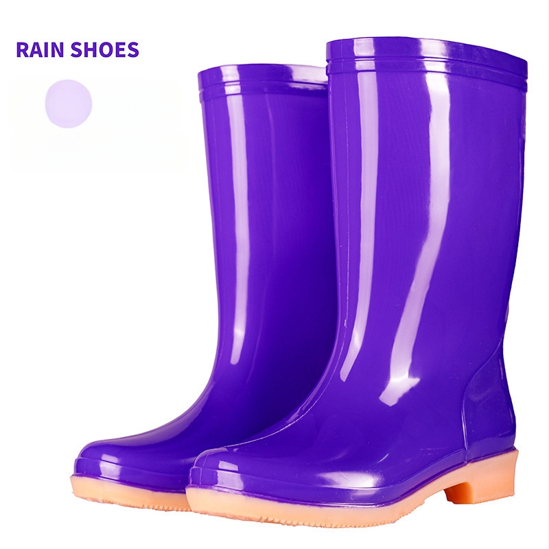 Γυναικείες γαλότσες βροχής PVC, με μεσαίο μήκος γάμπας, αδιάβροχες και αντιολισθητικές, με επένδυση από βαμβάκι.