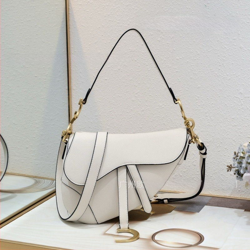 Saddle bag din piele naturală, broderie, închidere cu șnur și cataramă, interior laminat cu fermoar