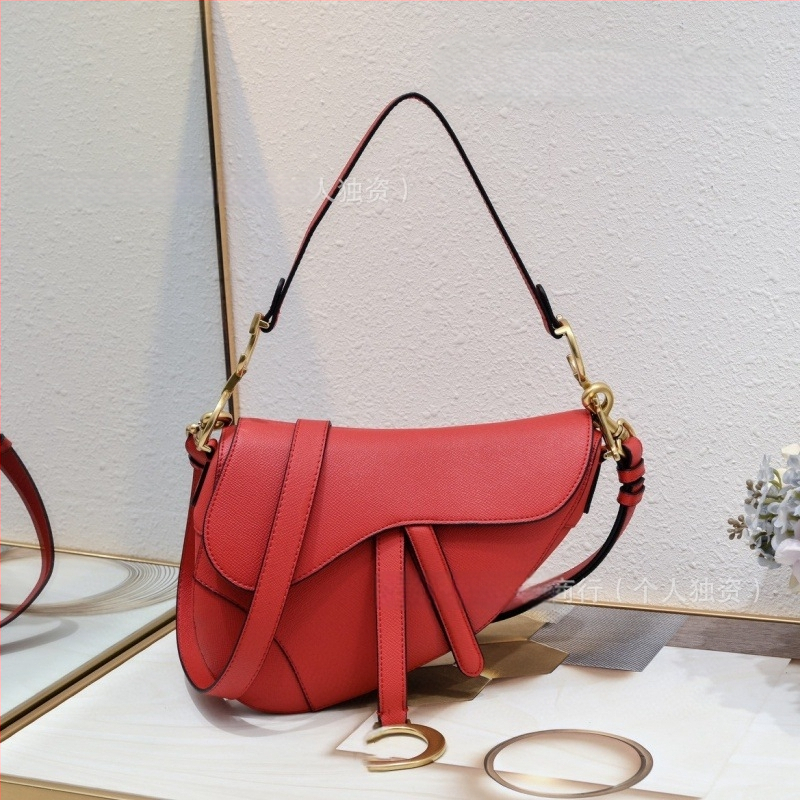 Saddle bag din piele naturală, broderie, închidere cu șnur și cataramă, interior laminat cu fermoar