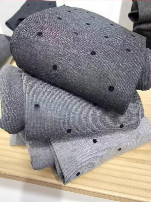 Νάιλον καλσόν με μοτίβο κυματοειδών κουκίδων, υψηλή ελαστικότητα, μεσαίο πάχος