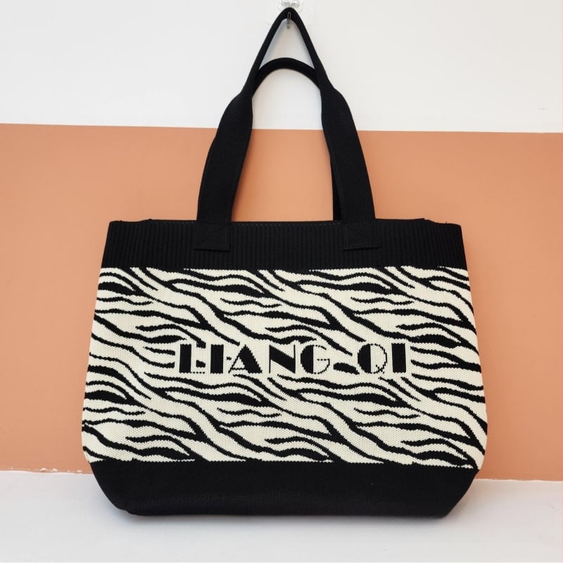 Taška typu bucket ZX — mestský štýl, polyester, zvislá štvorcová silueta, zatváranie šnúrkou, vnútorná kapsa na telefón