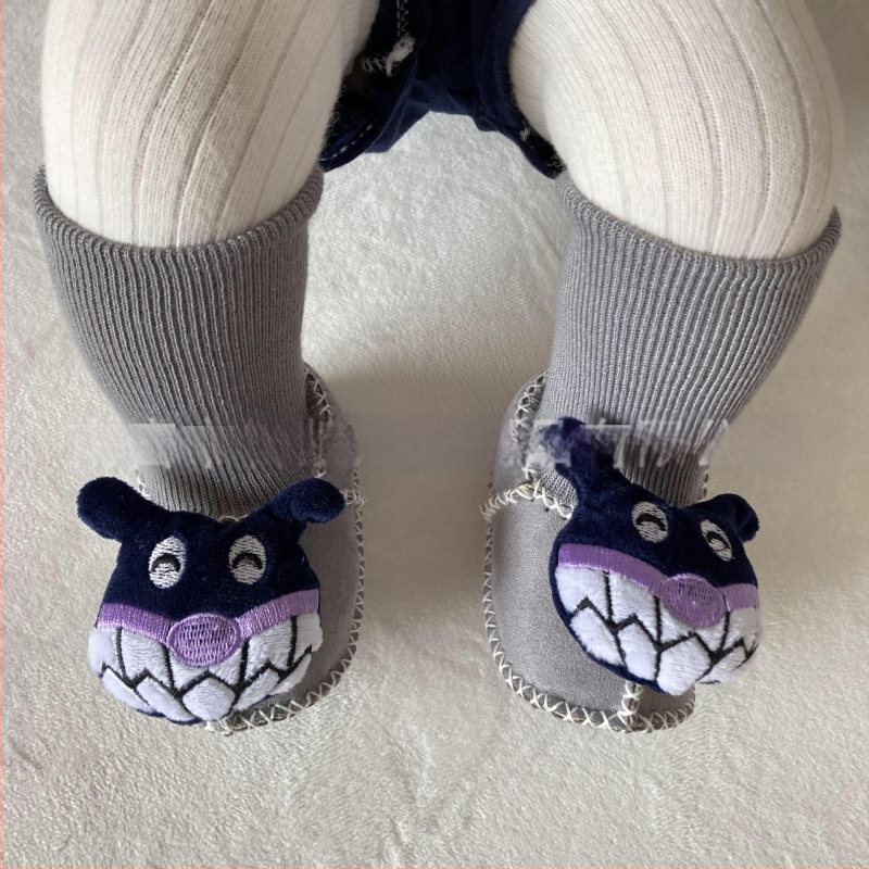 Χειμωνιάτικα παπούτσια μωρού με βελούδινο επάνω μέρος, επένδυση από τεχνητή γούνα, ραφή σόλας με το χέρι, σχέδιο καρτούν (Ηλικία 6–12 μηνών, αναπνεύσιμα, ζεστά)