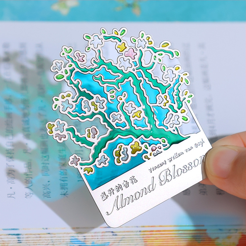 Semn de carte translucid, cu design decupat la laser și lac transparent - accesoriu de papetărie, realizat manual, de înaltă calitate