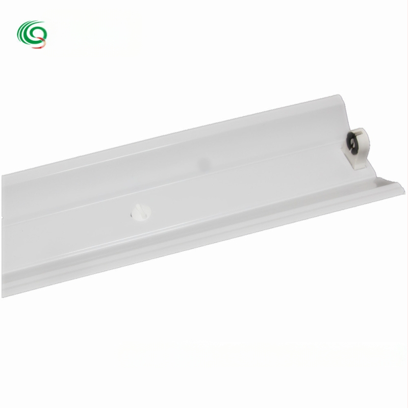 T8 0,6 m egycsöves lámpatartó fedővel, V8 LED lámpatartó reflektorral, méretek 130 x 55 mm