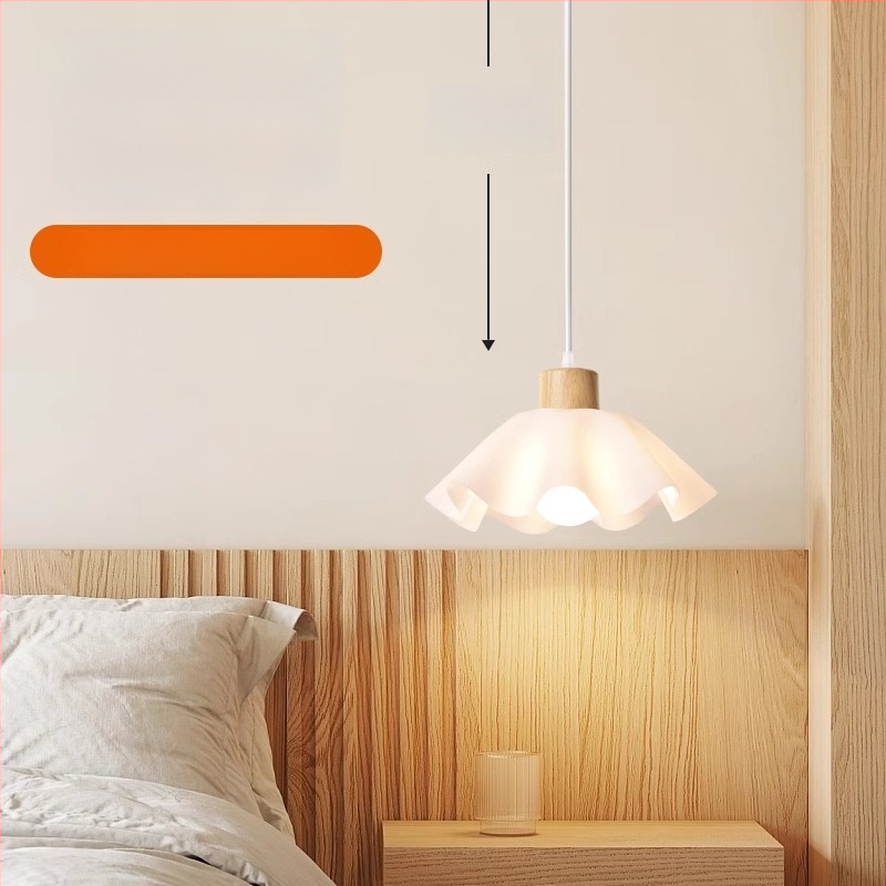 Krém színű, faanyagból készült csillár, modern minimalista stílus, petal alakú forma, egyfejű