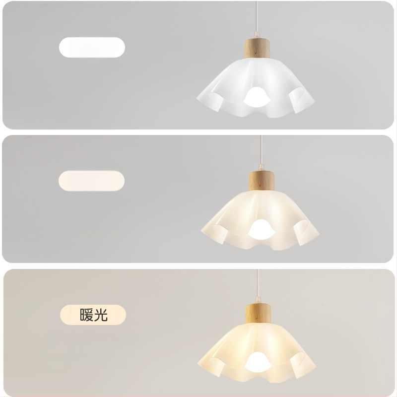 Krém színű, faanyagból készült csillár, modern minimalista stílus, petal alakú forma, egyfejű