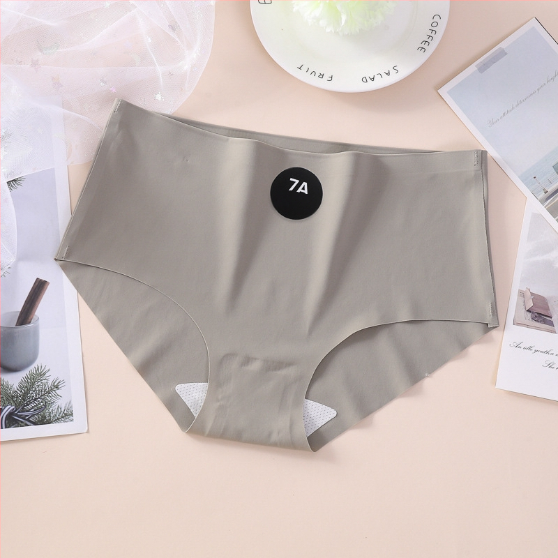 Nyári női alsónemű ice silk anyagból, középmagas derekú, lélegző, antibakteriális, egyszínű